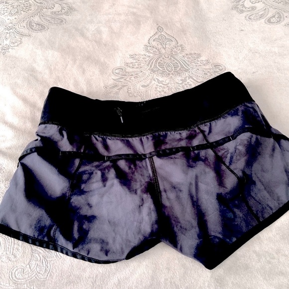 LuLu lemon Workout shorts 2.5 - Picture 1 of 6